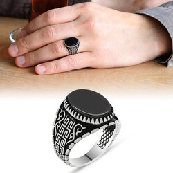 Mens 925 Sterling Silver Oval Black Onyx Labyrinth Ring - 1