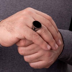 Men's Ring With Black Onyx And Black Onyx With Straw Pattern - 7