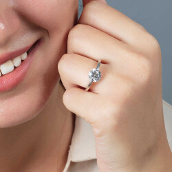 Starlight Diamond Pırlanta Montür Elmas Görünüm 925 Ayar Gümüş Bayan Tektaş Yüzük - 3
