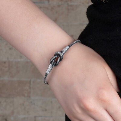 Women's 1000 K Glass Bracelet With Handmade Knot