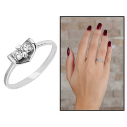 Women's 925 Sterling Silver Ring With Zirconia And V-Shape Design - 1
